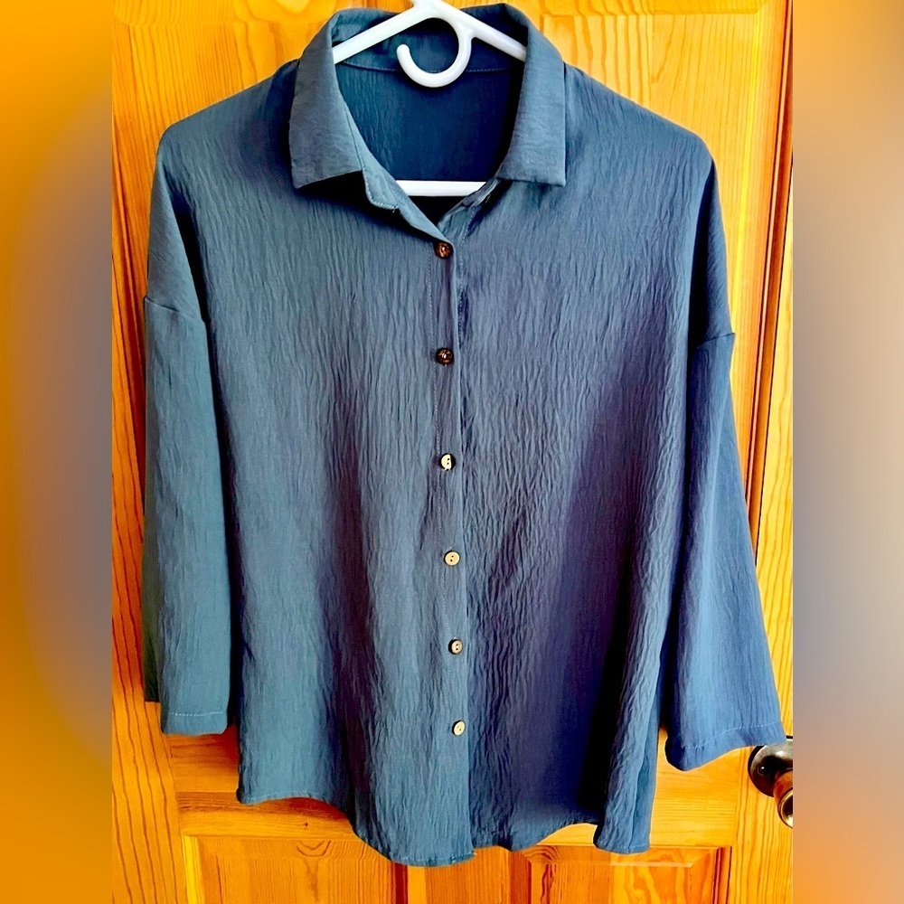 Ocean Blue Dropped Shoulder Blouse Size Medium Button Front Collar Lightweight